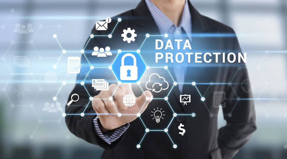 Placeholder for Data protection gegevens bescherming beveiliging man drukt op slotje
